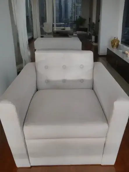 كنب رمادي مفرد مودرن بمساند جانبية مناسب للاستقبال والمناسبات - صورة 3 للإيجار | استأجر