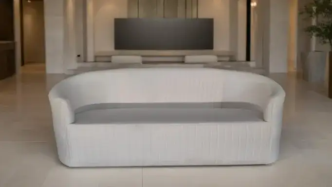 كنب كبير دائري مبطن بقماش فاخر مثالي للاستخدام في الفعاليات والحفلات والمكاتب - الصورة الرئيسية للإيجار | استأجر