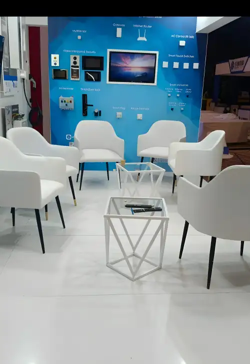 كرسي أبيض أنيق وفاخر للمناسبات والفعاليات والحفلات – تصميم عصري مريح يناسب الأعراس والمؤتمرات والمعارض - صورة 3 للإيجار | استأجر