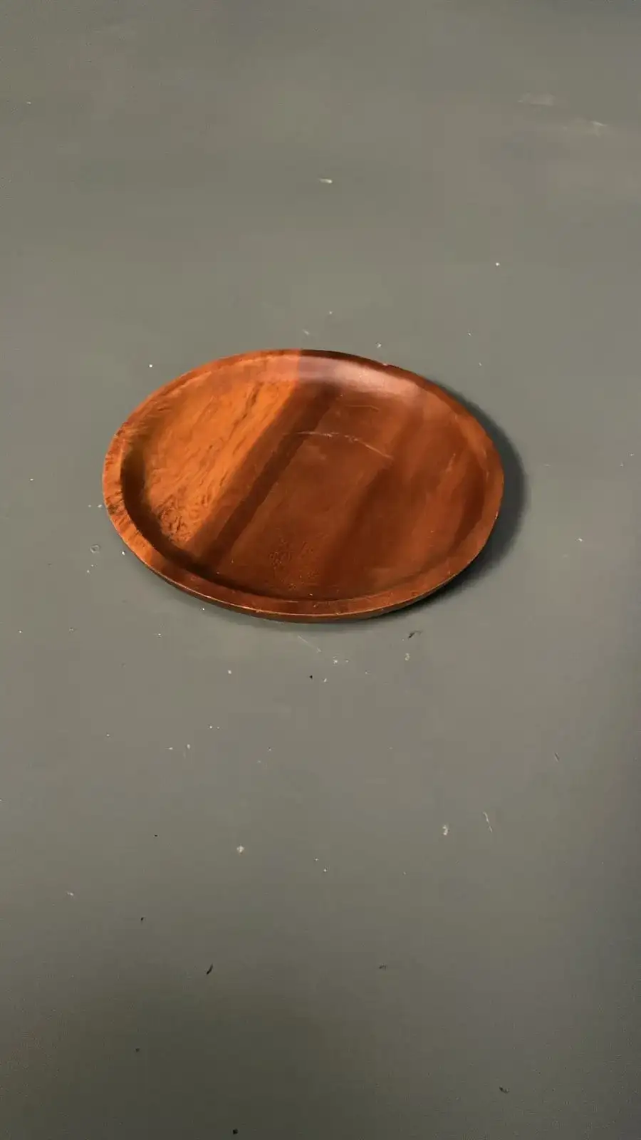 Round Wooden Plate – Cinema Prop - Main image for rent | Estajer