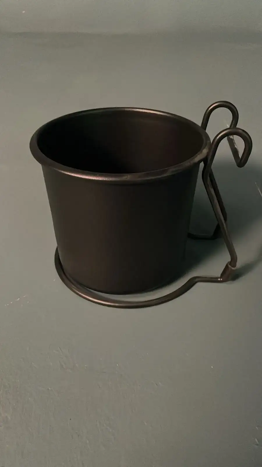 سلة مهملات صغيرة تعليق – بروبس (Prop) سينمائي - الصورة الرئيسية للإيجار | استأجر