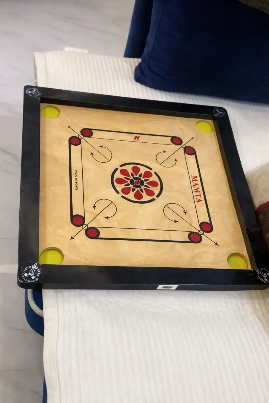 Karem with Table and Chairs - Main image for rent | Estajer