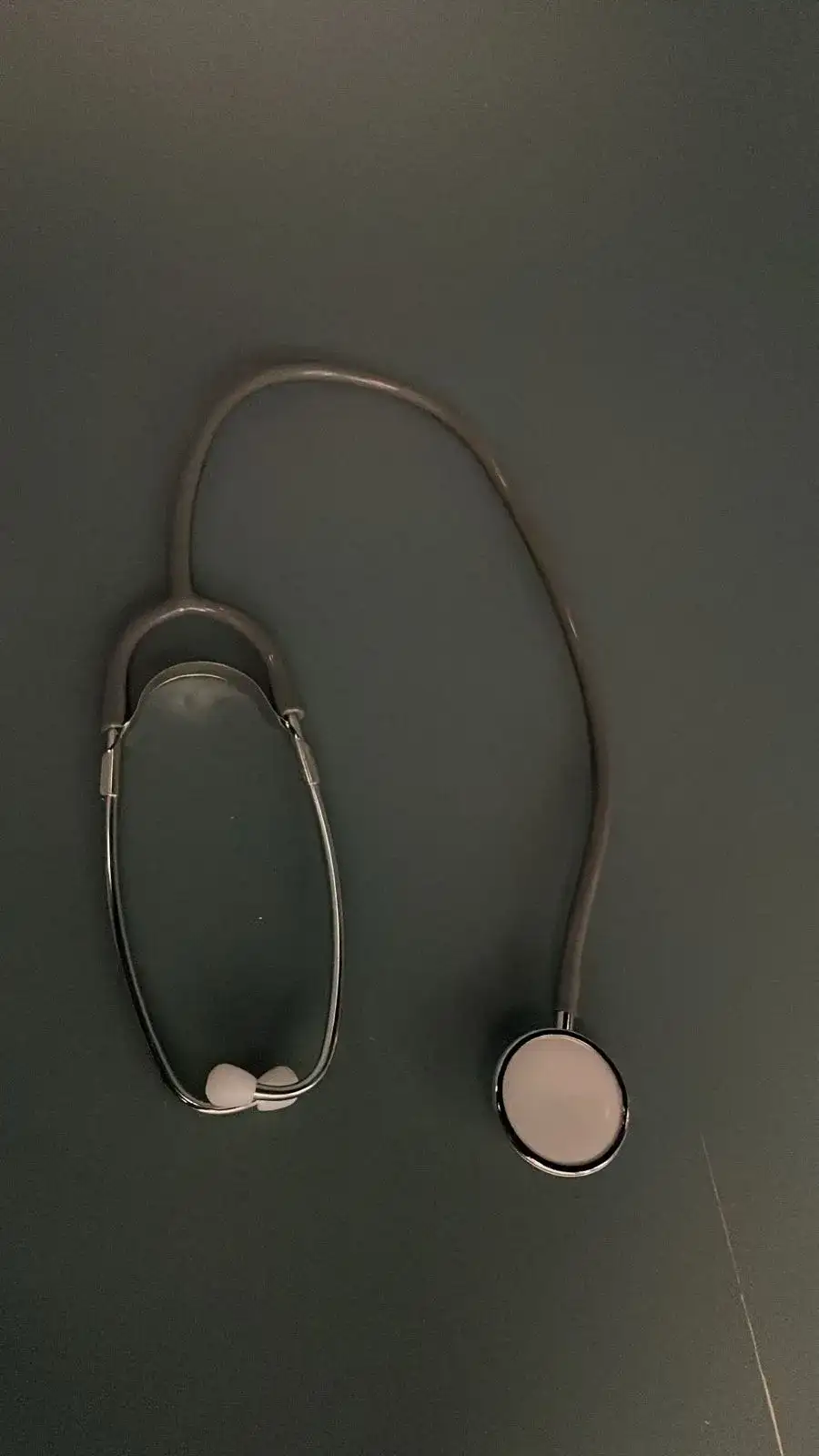 سماعة دكتور طبية – بروبس (Props) سينمائية - الصورة الرئيسية للإيجار | استأجر