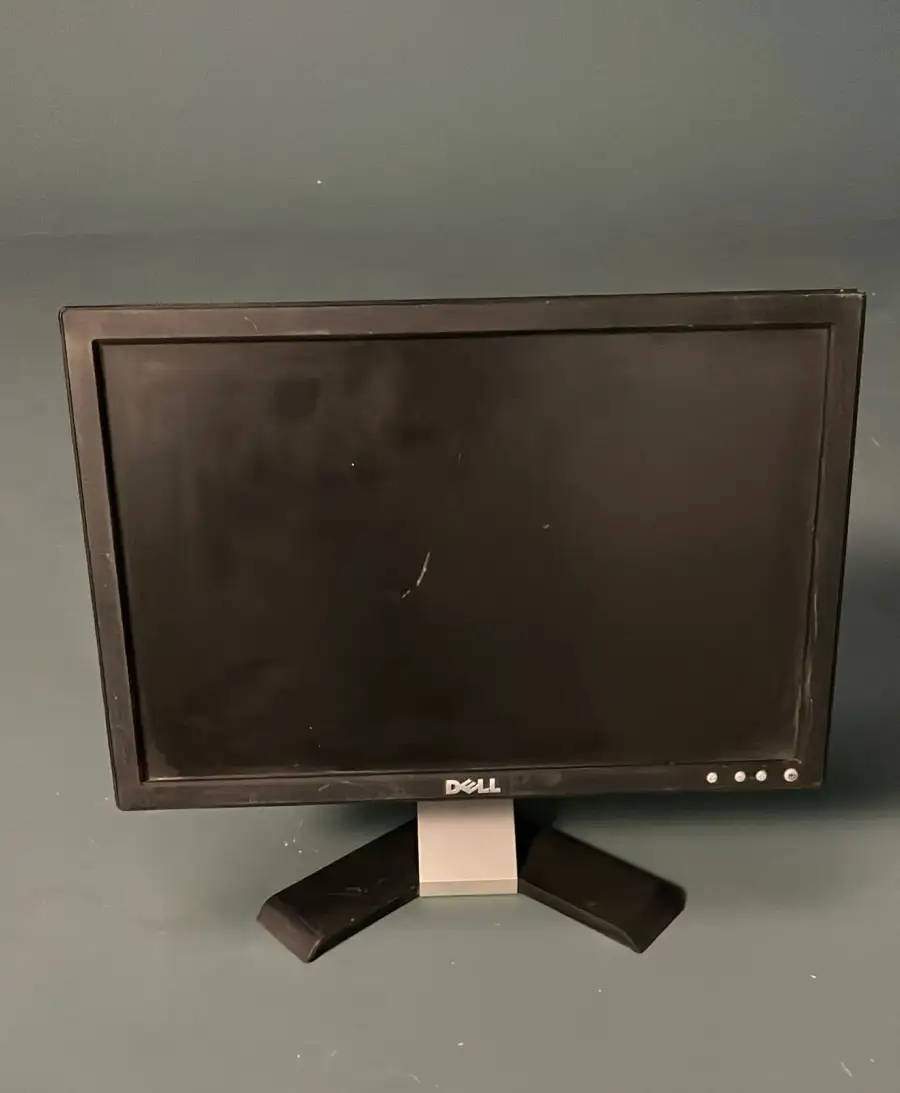 شاشة كمبيوتر مكتبي – ديكور تصوير سينمائي - الصورة الرئيسية للإيجار | استأجر