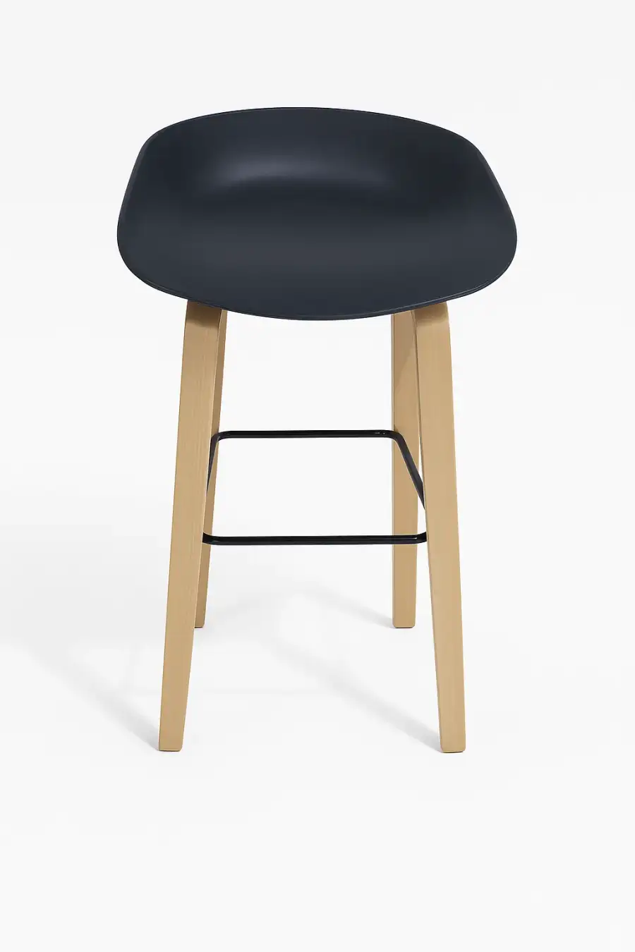 كرسي بار أسود أنيق مع قاعدة خشبية – تصميم عصري مثالي للكافيهات، المطاعم، الفعاليات والمناسبات - الصورة الرئيسية للإيجار | استأجر