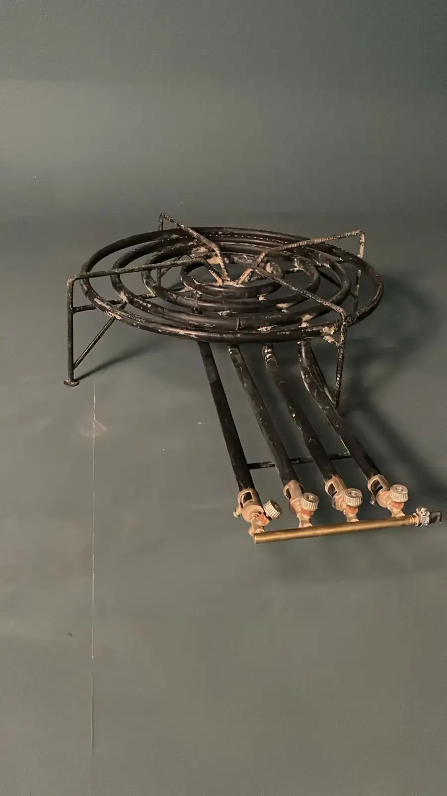 موقد مطابخ كبير – ديكور (Decor) سينمائي - الصورة الرئيسية للإيجار | استأجر