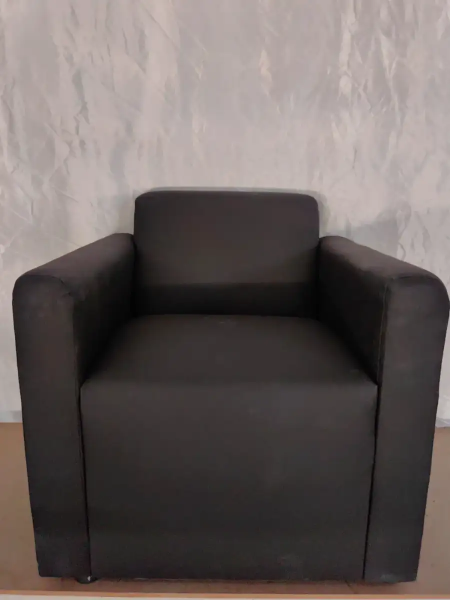 كنب مفرد اسود مودرن بمساند جانبية مناسب للاستقبال والمناسبات - الصورة الرئيسية للإيجار | استأجر