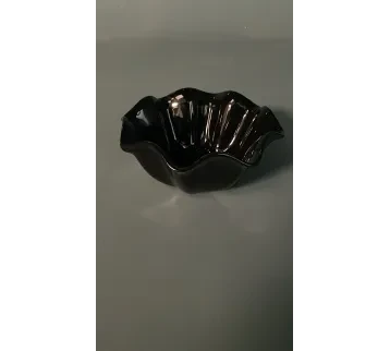 صحن تقديم صغير من الزجاج الأسود – بروبس (Props) سينمائية للإيجار | استأجر