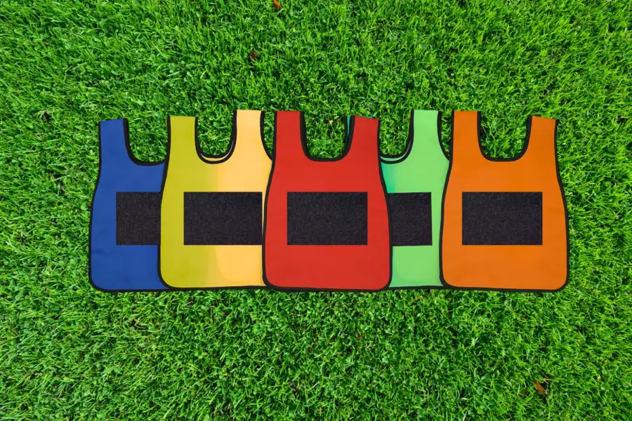 لعبة القمصان الملونة والكور اللاصقة - لعبة تصويب ممتعة وملونة 86 - الصورة الرئيسية للإيجار | استأجر