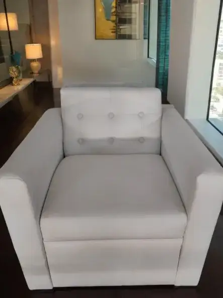 كنب رمادي مفرد مودرن بمساند جانبية مناسب للاستقبال والمناسبات - صورة 2 للإيجار | استأجر