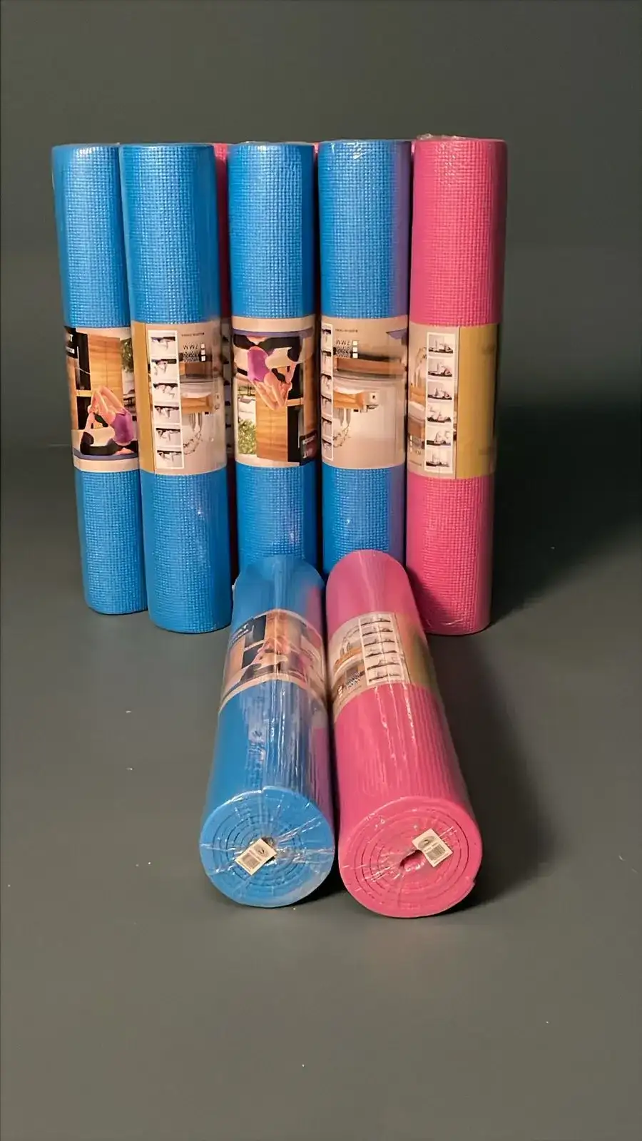 يوجا مات – بروبس تصوير سينمائي Yoga Mat – Prop - الصورة الرئيسية للإيجار | استأجر