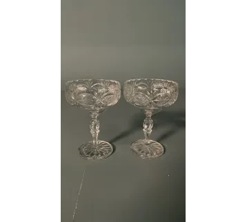 صحن تقديم حلوى زجاجي صغير – بروبس (Props) سينمائية للإيجار | استأجر