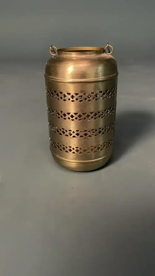 طقم حافظات شاي من الزجاج المزخرف – بروبس سينمائي  - صورة 2 للإيجار | استأجر