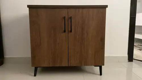 دولاب خشبي ببابين – ديكور سينمائي  - صورة 2 للإيجار | استأجر