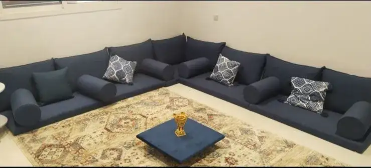 12 طقم جلسة ارضي و 12 ظهر و 12 تكاية /ديكور تصوير سينمائي  - الصورة الرئيسية للإيجار | استأجر