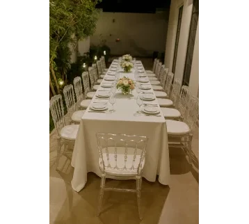 طاولة (دائرية أو طولية) مع 8 كراسٍ أنيقة للإيجار | استأجر