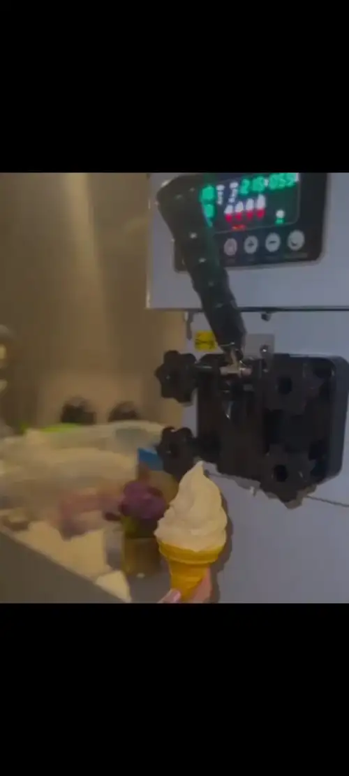 Ice Cream Machine - Image 2 for rent | Estajer