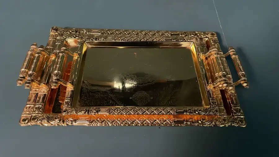 صواني تقديم ذهبية مودرن – بروبس (Props) سينمائية - الصورة الرئيسية للإيجار | استأجر