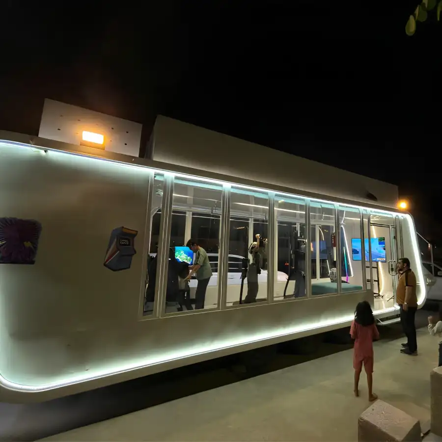 عربة الألعاب الترفيهية (Game Truck) للالعاب والواقع الافتراضي  - الصورة الرئيسية للإيجار | استأجر