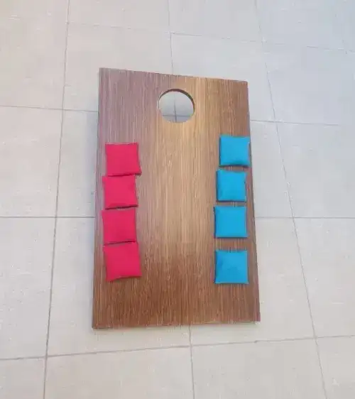 لعبة رمي أكياس الرمل بدقة - تحدي كلاسيكي للأطفال والكبار 80 - صورة 3 للإيجار | استأجر