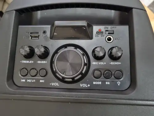 Microphone and Speakers - Image 3 for rent | Estajer