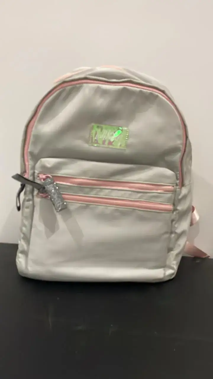 شنطة ظهر – ديكور تصوير سينمائي - الصورة الرئيسية للإيجار | استأجر