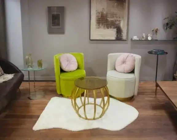 طقم كراسي مع طاولة تقديم بتصميم عصري - الصورة الرئيسية للإيجار | استأجر