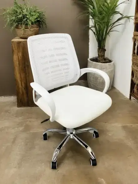 كرسي مكتب عصري ب لون ابيض مناسب للشركات والمكاتب - صورة 2 للإيجار | استأجر