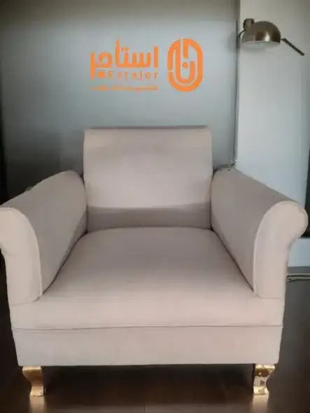 كنب مفرد بيج مودرن بمساند جانبية مناسب للاستقبال والمناسبات - الصورة الرئيسية للإيجار | استأجر