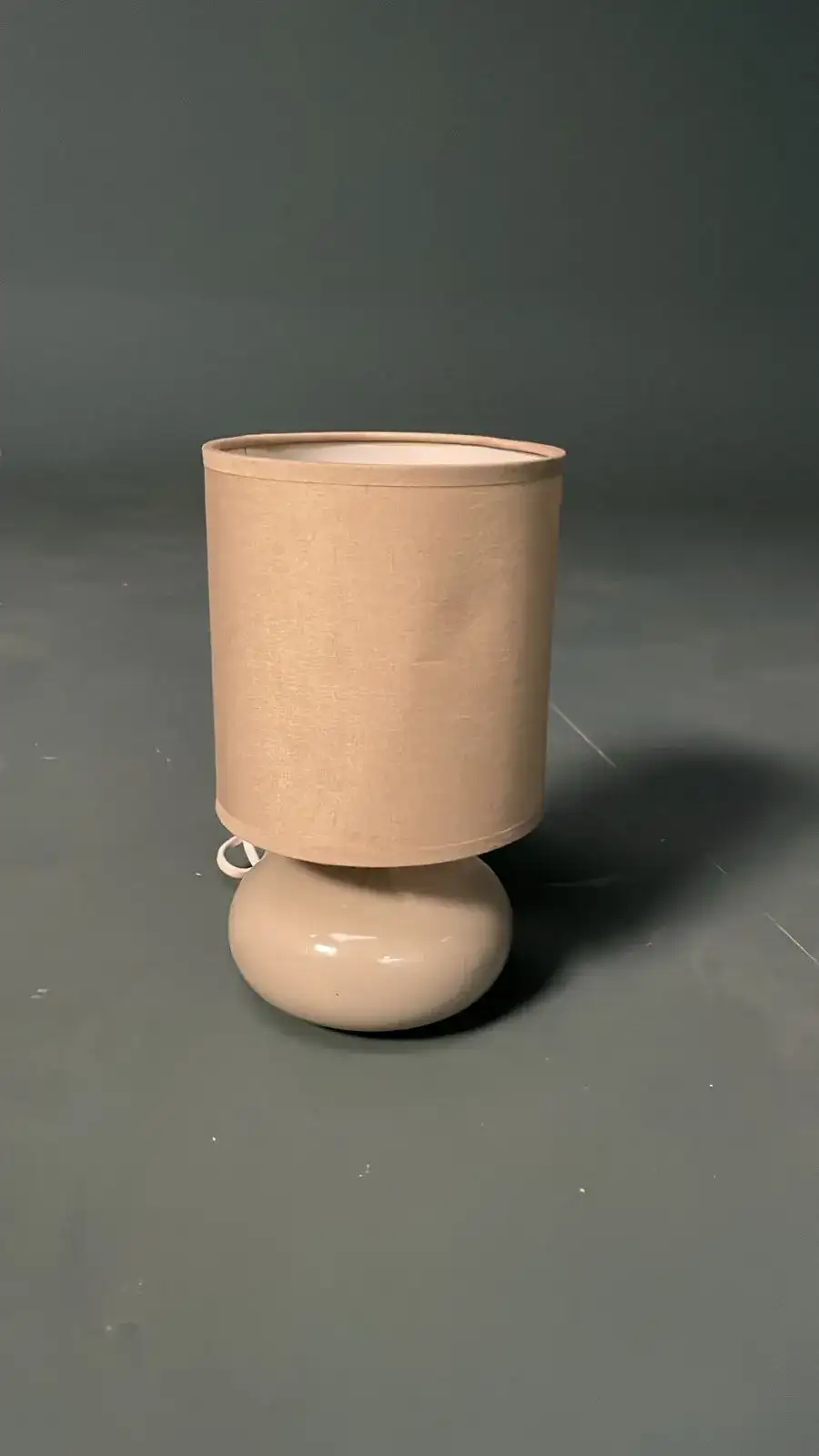 أباجورة متوسطة – ديكور تصوير سينمائي - الصورة الرئيسية للإيجار | استأجر