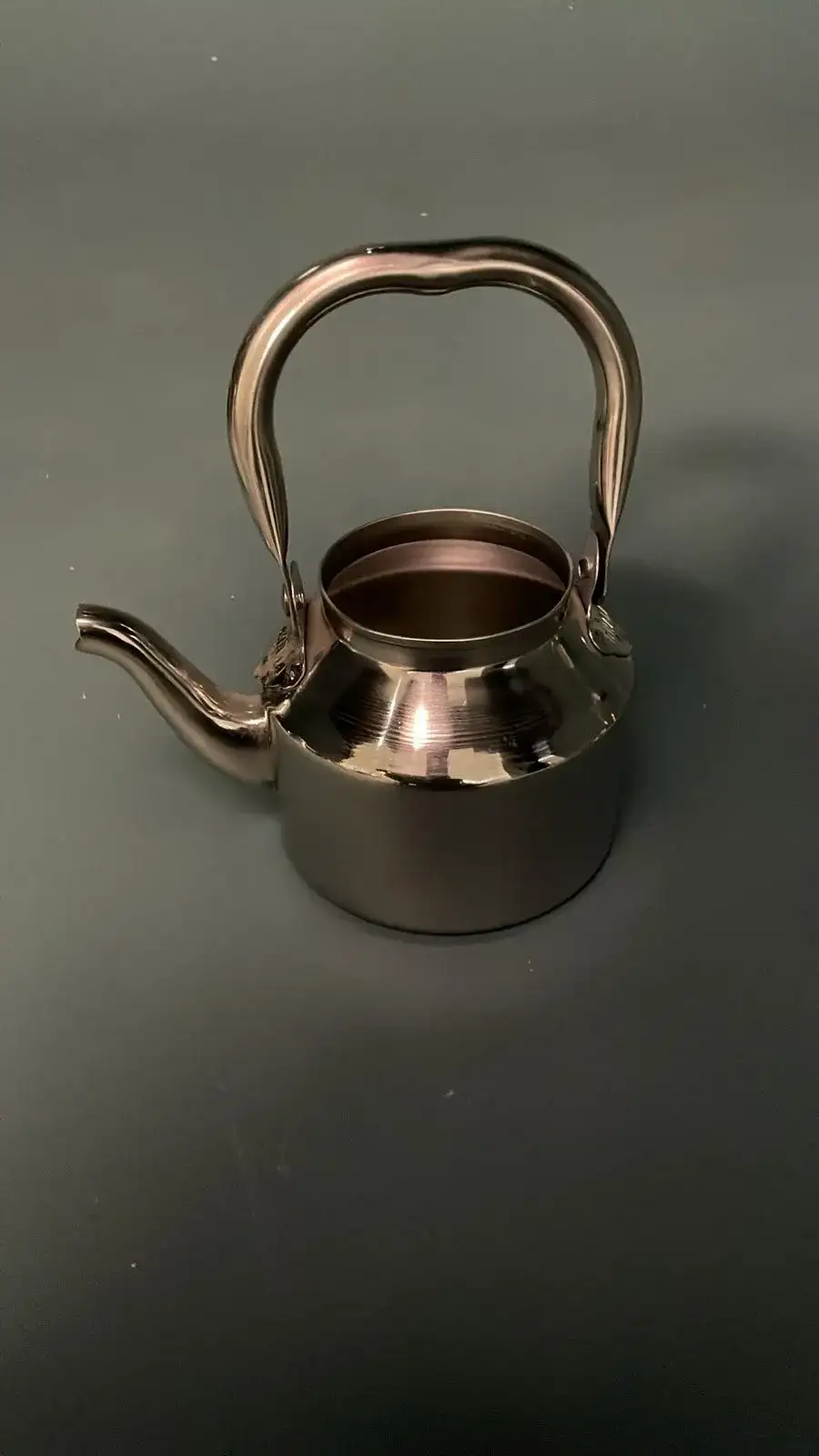 إبريق شاي مودرن – بروب تصوير سينمائي - الصورة الرئيسية للإيجار | استأجر