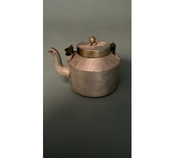 Vintage Teapot – Cinematic Prop for rent | Estajer