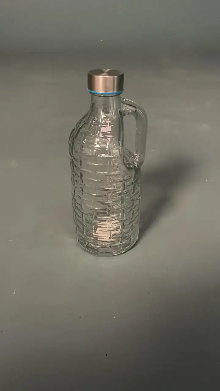 زجاجة زيت شفافة – بروبس سينمائي - الصورة الرئيسية للإيجار | استأجر