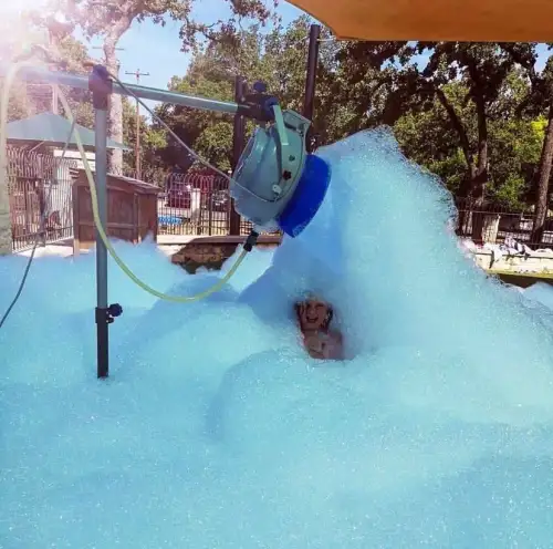 Foam Machine for Kids’ Parties and Summer Activities - Image 3 for rent | Estajer