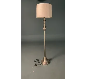  مصباح طويل مودرن – ديكور تصوير سينمائي للإيجار | استأجر