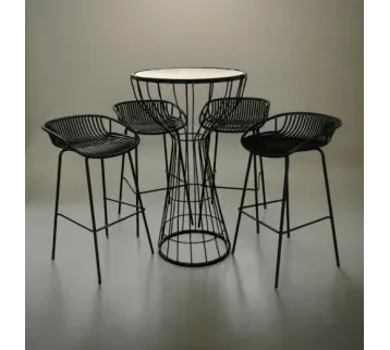 طاولة مع أربعة كراسي لون أسود تصميم عصري ومناسب للمناسبات المختلفة للإيجار | استأجر