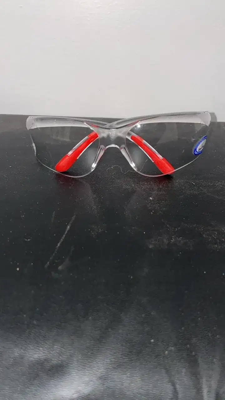 نظرات حماية – ديكور تصوير سينمائي - الصورة الرئيسية للإيجار | استأجر