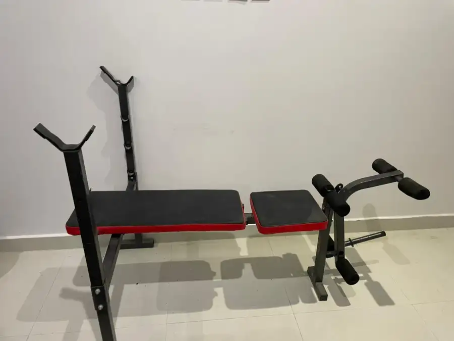 كرسي أثقال مع حامل أثقال – ديكور تصوير سينمائي - الصورة الرئيسية للإيجار | استأجر