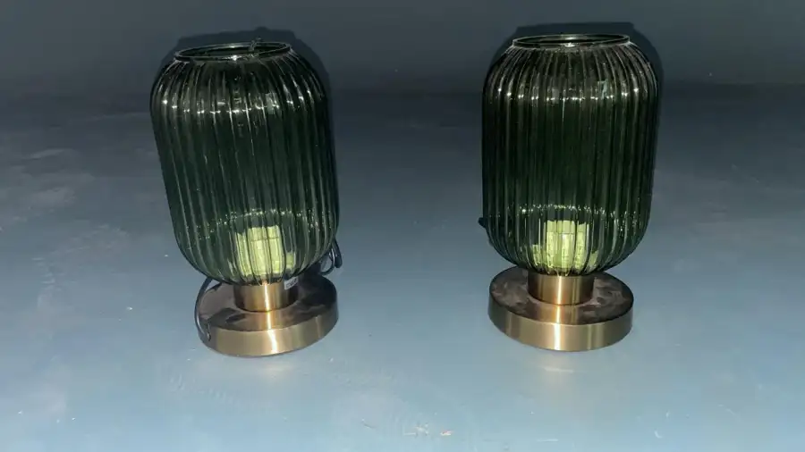 مصباح صغير – ديكور سينمائي - الصورة الرئيسية للإيجار | استأجر