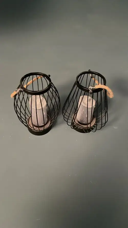 شموع بإضاءة بطارية داخل سلة حديد سوداء – بروب سينمائي  - صورة 2 للإيجار | استأجر