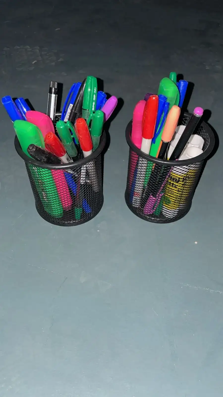 طقم أقلام – بروبس سينمائي - الصورة الرئيسية للإيجار | استأجر