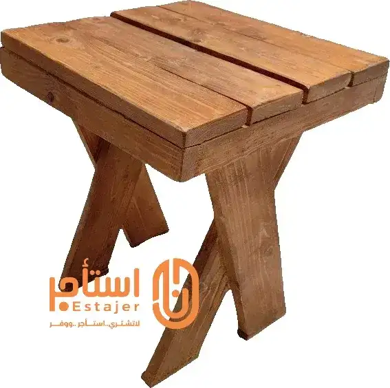 طاولة خشبية صغيرة ، مناسبة للجلسات والمناسبات المتعددة - الصورة الرئيسية للإيجار | استأجر