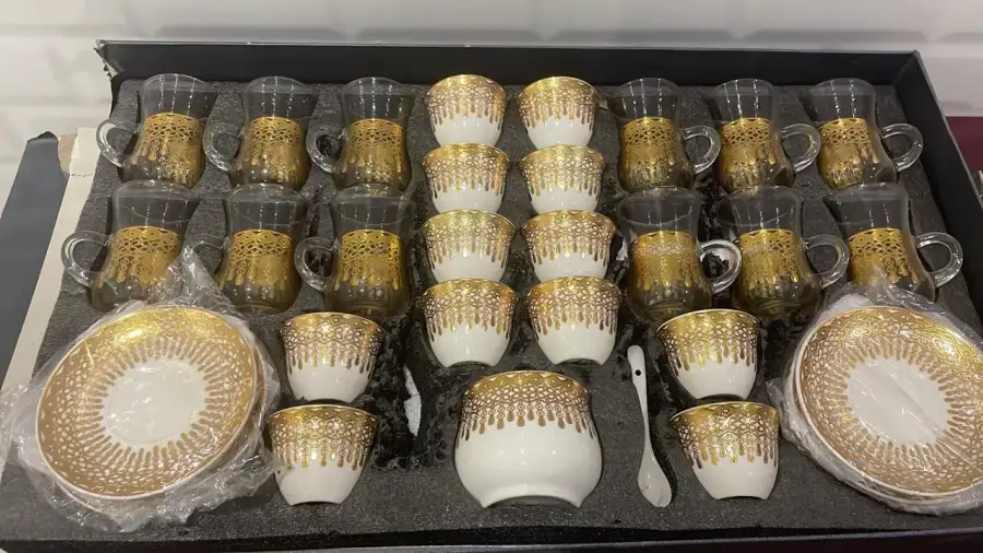 كرتون طقم فناجين وكاسات شاي – بروبس سينمائي - الصورة الرئيسية للإيجار | استأجر