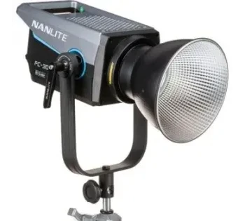 اضاءة نانلايت اف سي 300 بي للإيجار | استأجر