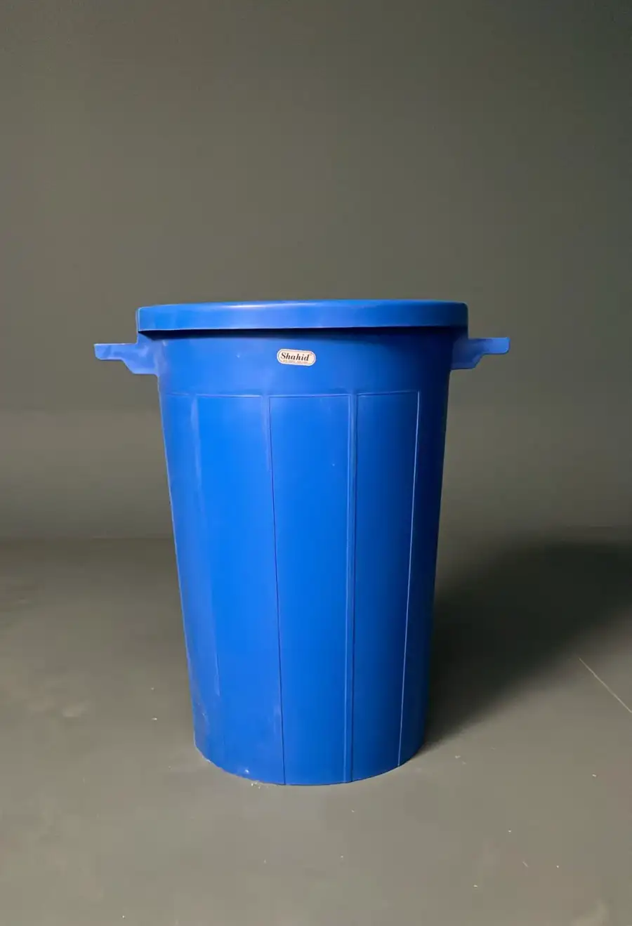 سطل بلاستيك أزرق كبير – بروب تصوير سينمائي - الصورة الرئيسية للإيجار | استأجر
