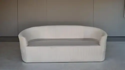 كنب كبير دائري مبطن بقماش فاخر مثالي للاستخدام في الفعاليات والحفلات والمكاتب - صورة 3 للإيجار | استأجر