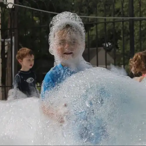 Foam Machine for Kids’ Parties and Summer Activities - Image 5 for rent | Estajer