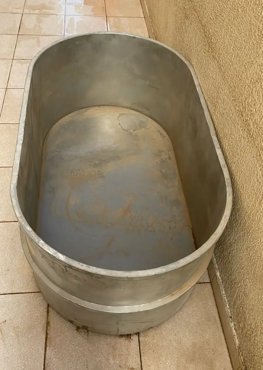 حوض معدني – بروبس سينمائي - الصورة الرئيسية للإيجار | استأجر