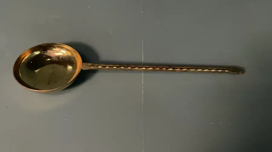 معلقة تحريك كبيرة – بروبس (Props) سينمائي - الصورة الرئيسية للإيجار | استأجر