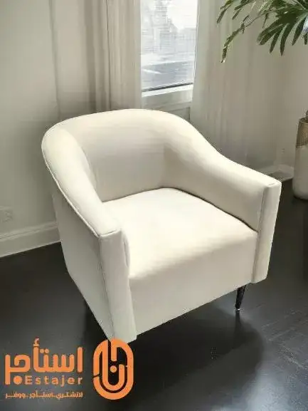 كنب مفرد ابيض مودرن بمساند جانبية وأرجل خشبية  مناسب للاستقبال والمناسبات - صورة 2 للإيجار | استأجر
